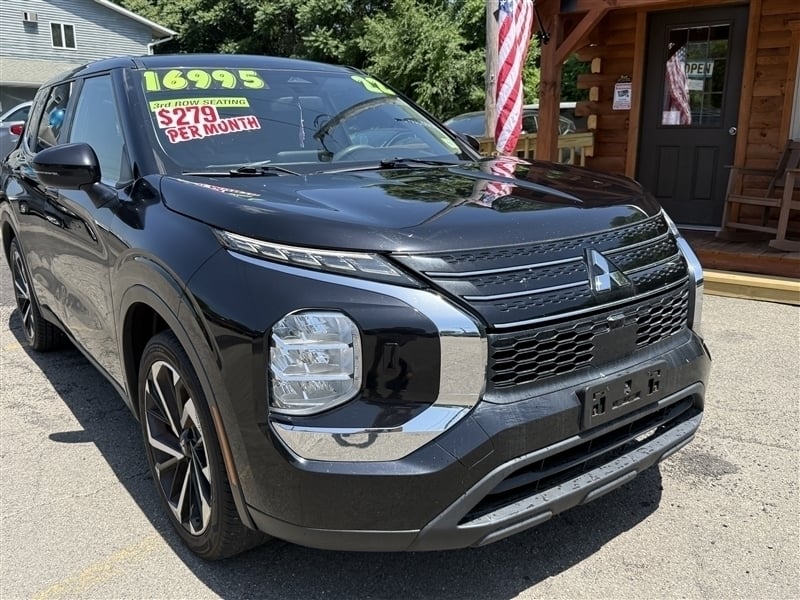 2022 Mitsubishi Outlander ES S-AWC's photo
